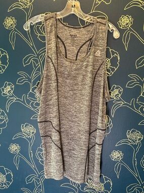 REEBOK plus sized WORKOUT TANK NWT gray FLATTERING SEAMS racer back 1X